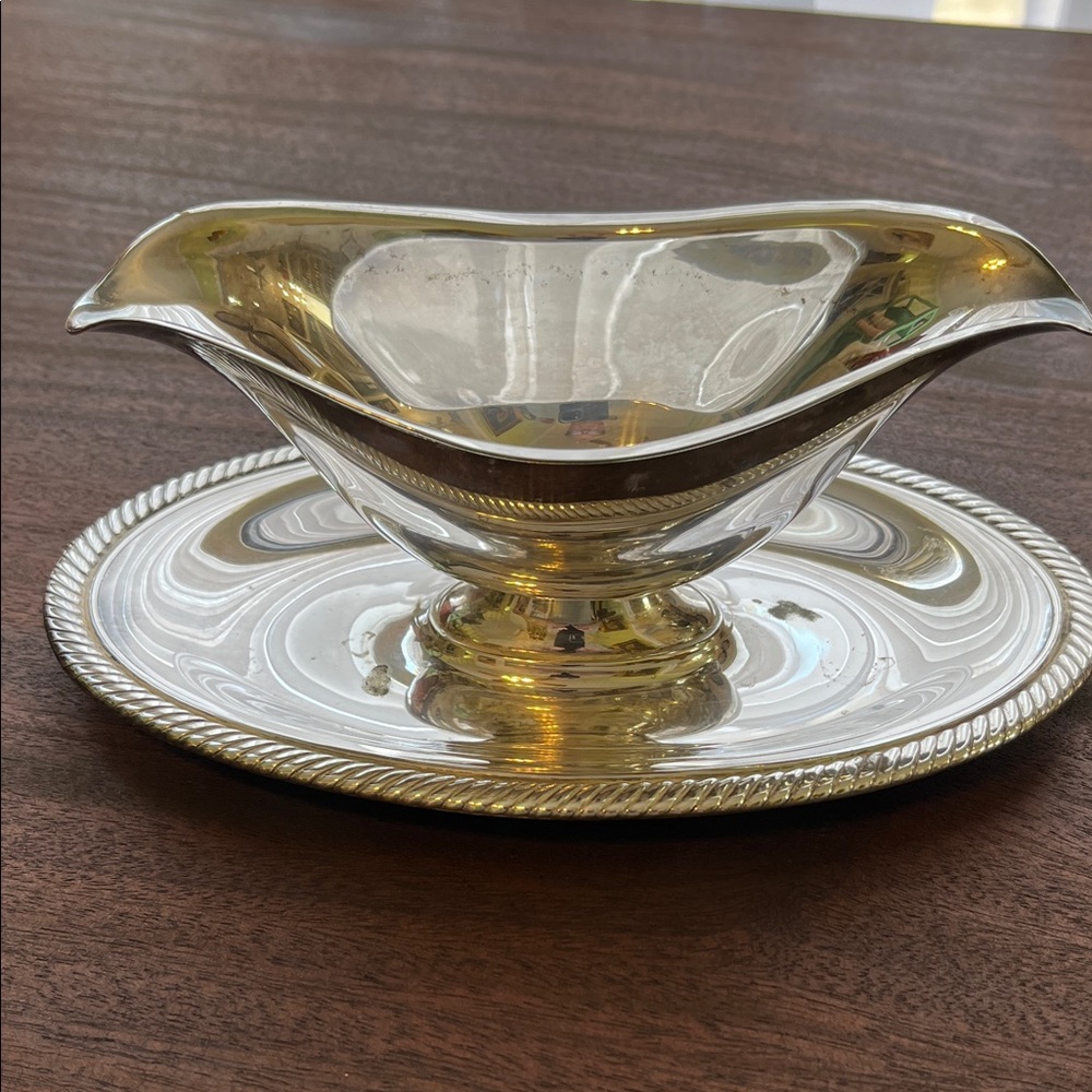 Vintage Castleton International Silver Company silverplate gravy boat